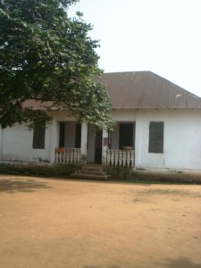 Le g&eacute;n&eacute;ral De Gaulle a pass&eacute; quelques jours dans cette maison- by Josiane Kouagheu- 