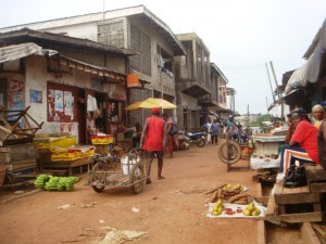 Ce petit march&eacute; &eacute;tait jadis le terrain o&ugrave; Roger Milla jouait- By Josiane Kouagheu-